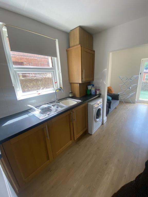 Room Newcombe Road in Southampton
