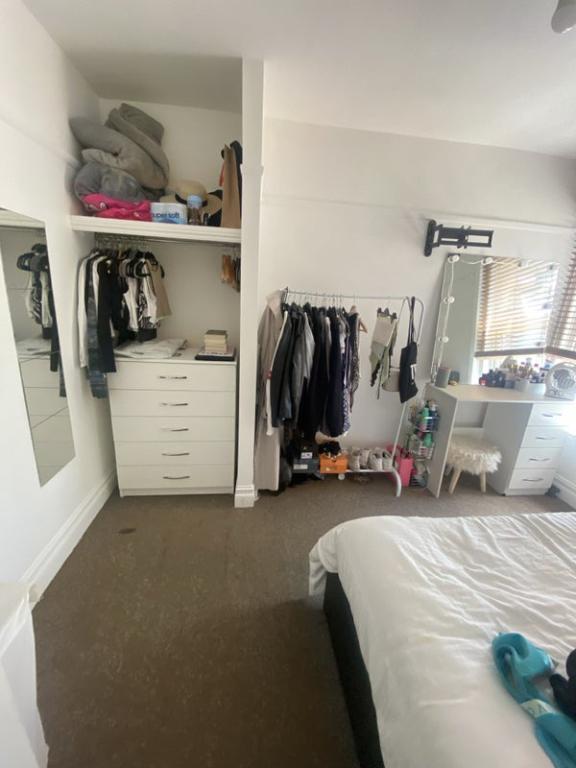 Room Newcombe Road in Southampton