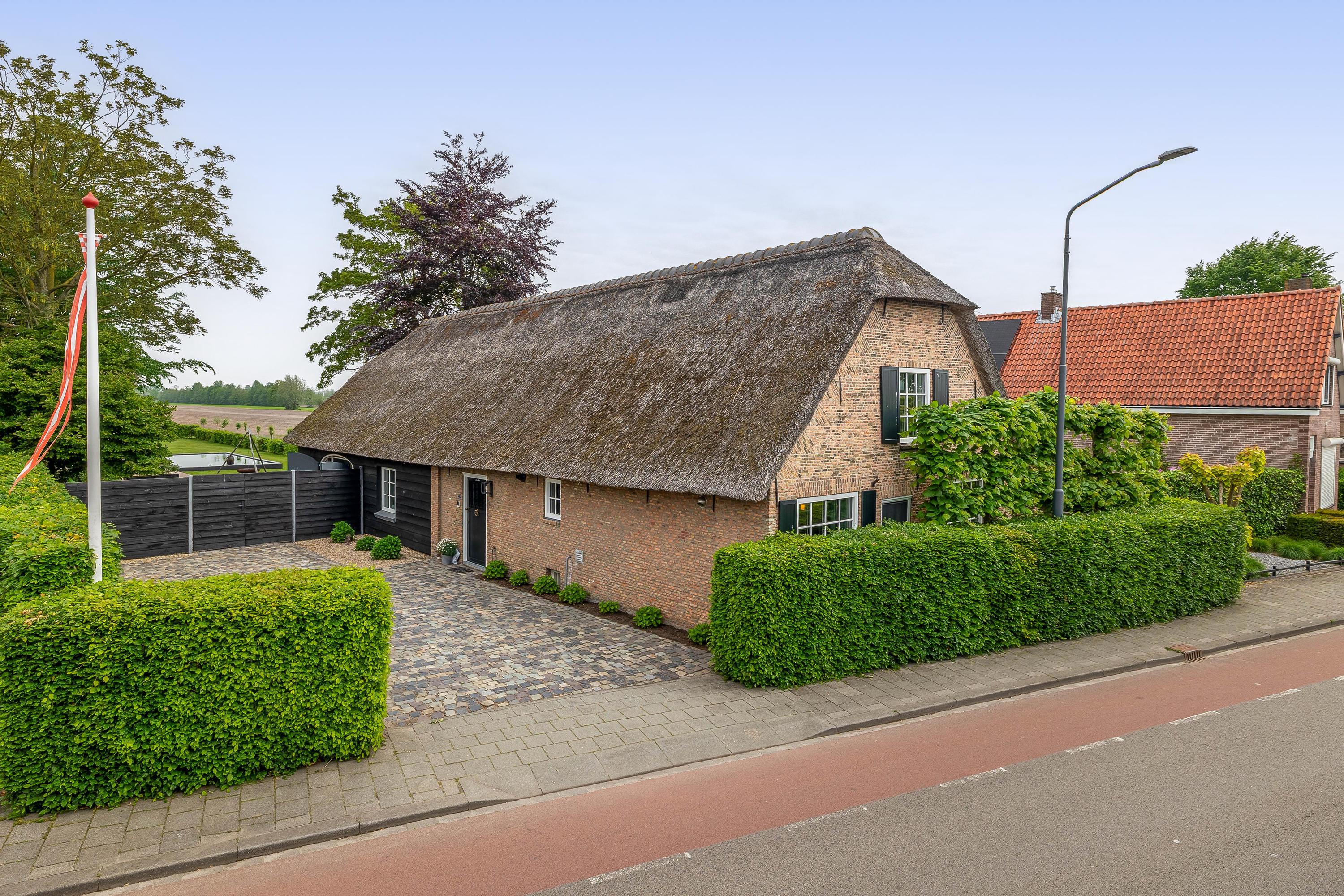 Huis Raadhuisstraat 32 in Sprang-Capelle