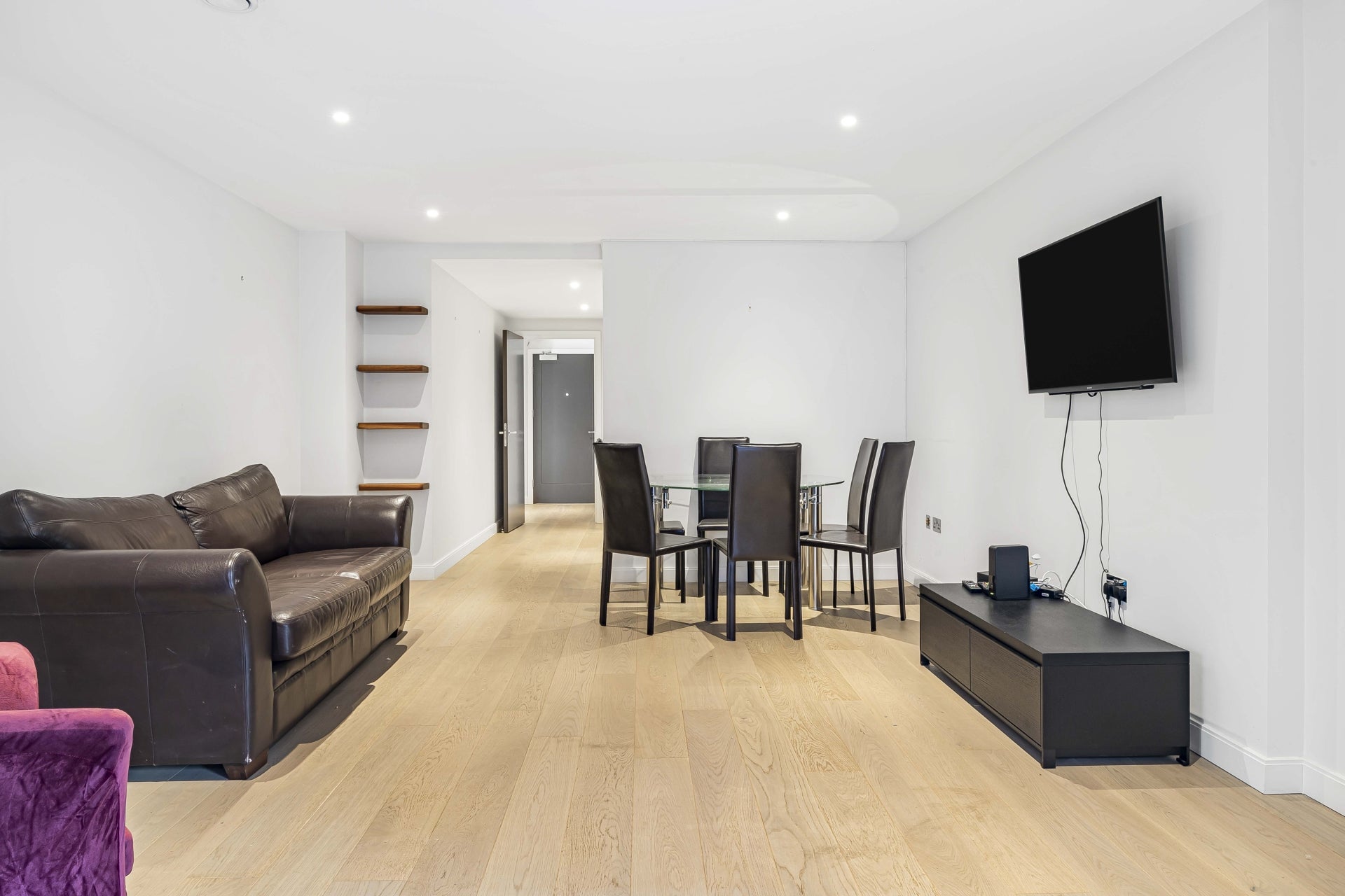 Flat Kingsland Road in Greater London
