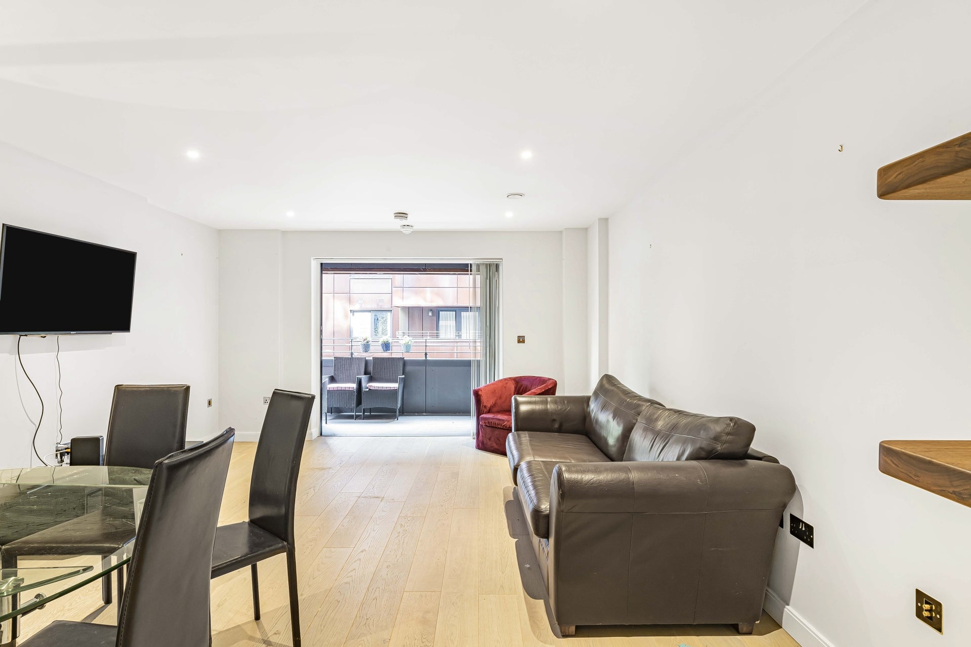 Flat Kingsland Road in Greater London