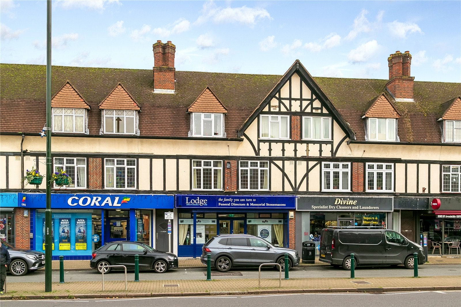 Flat Cranmer Court in Greater London