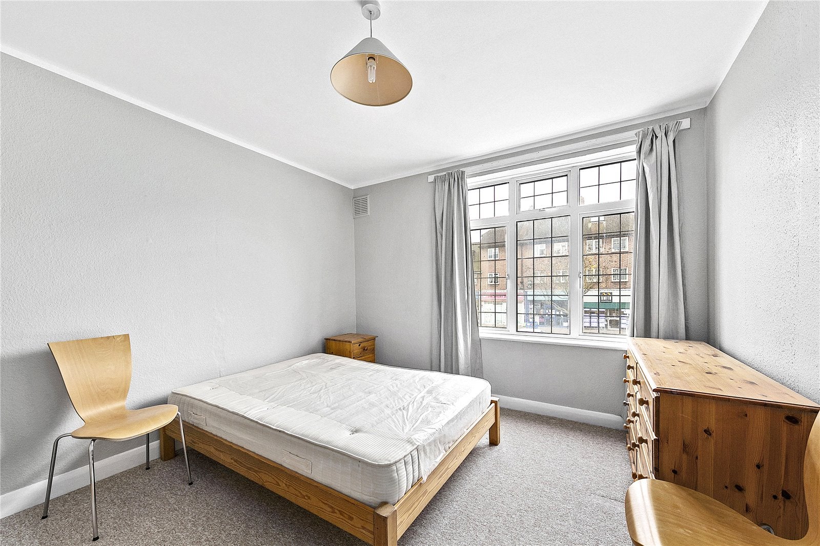 Flat Cranmer Court in Greater London