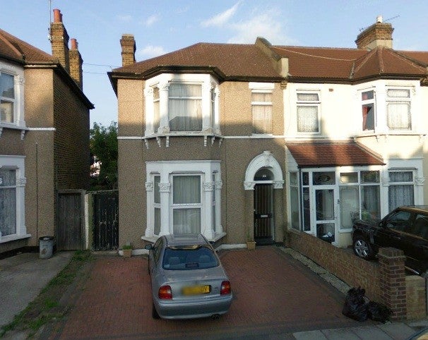 Flat Meath Road in Greater London