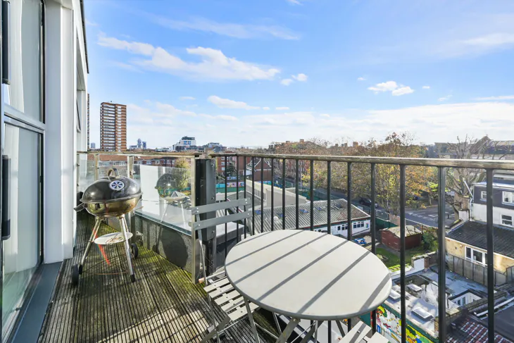 Flat Porlock Street in Greater London