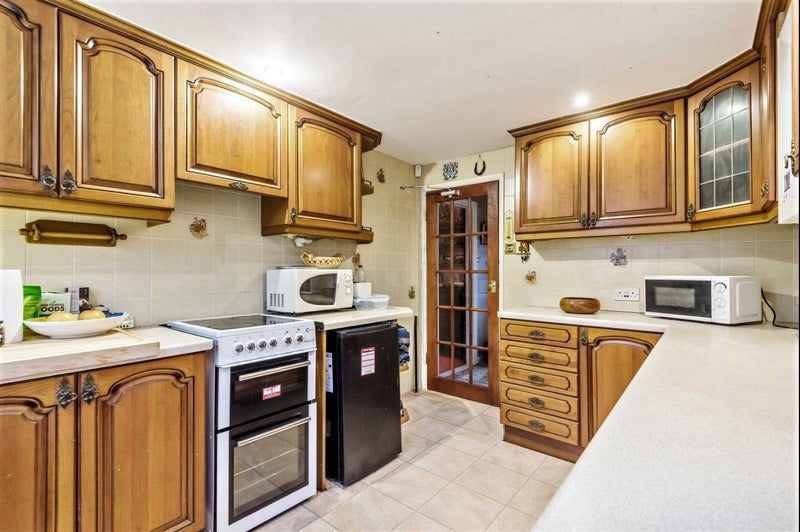 Room Dawson Avenue in Greater London