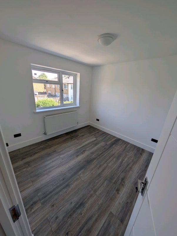 Room Boxgrove Road in Greater London
