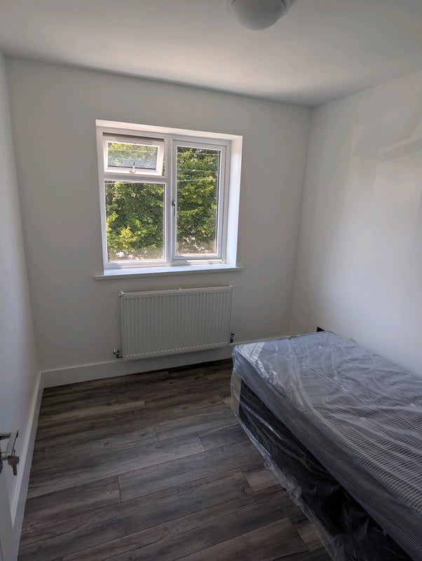 Room Boxgrove Road in Greater London
