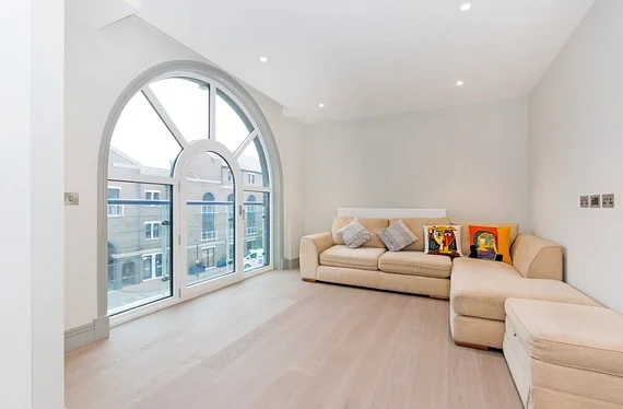 Flat Ivory Square in Greater London