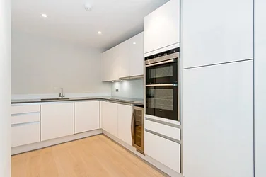 Flat Ivory Square in Greater London