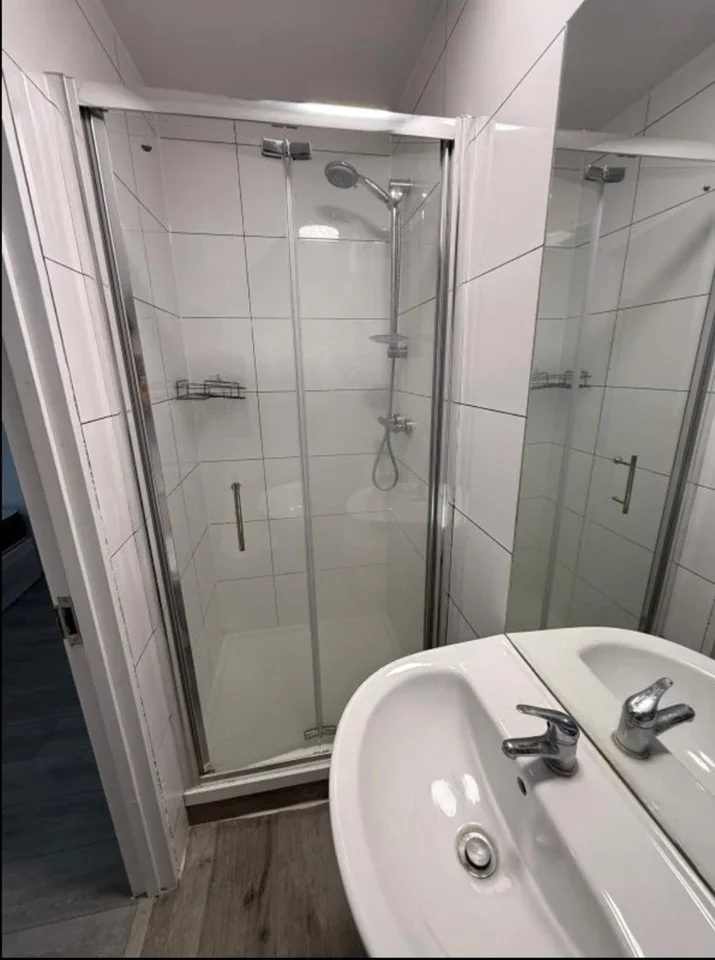 Flat Chandos Crescent in Greater London