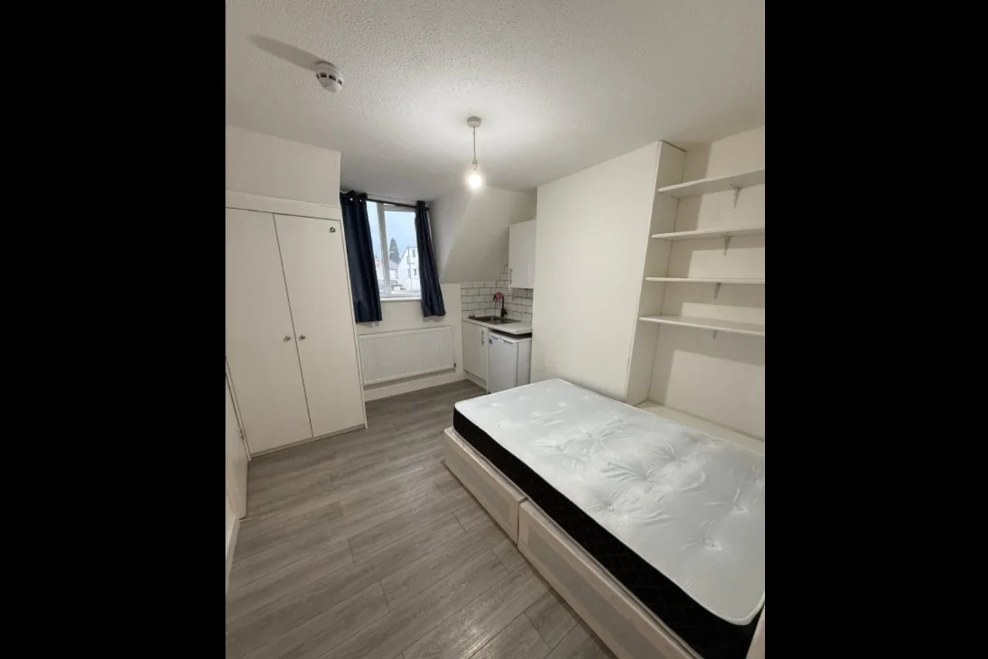 Flat Chandos Crescent in Greater London