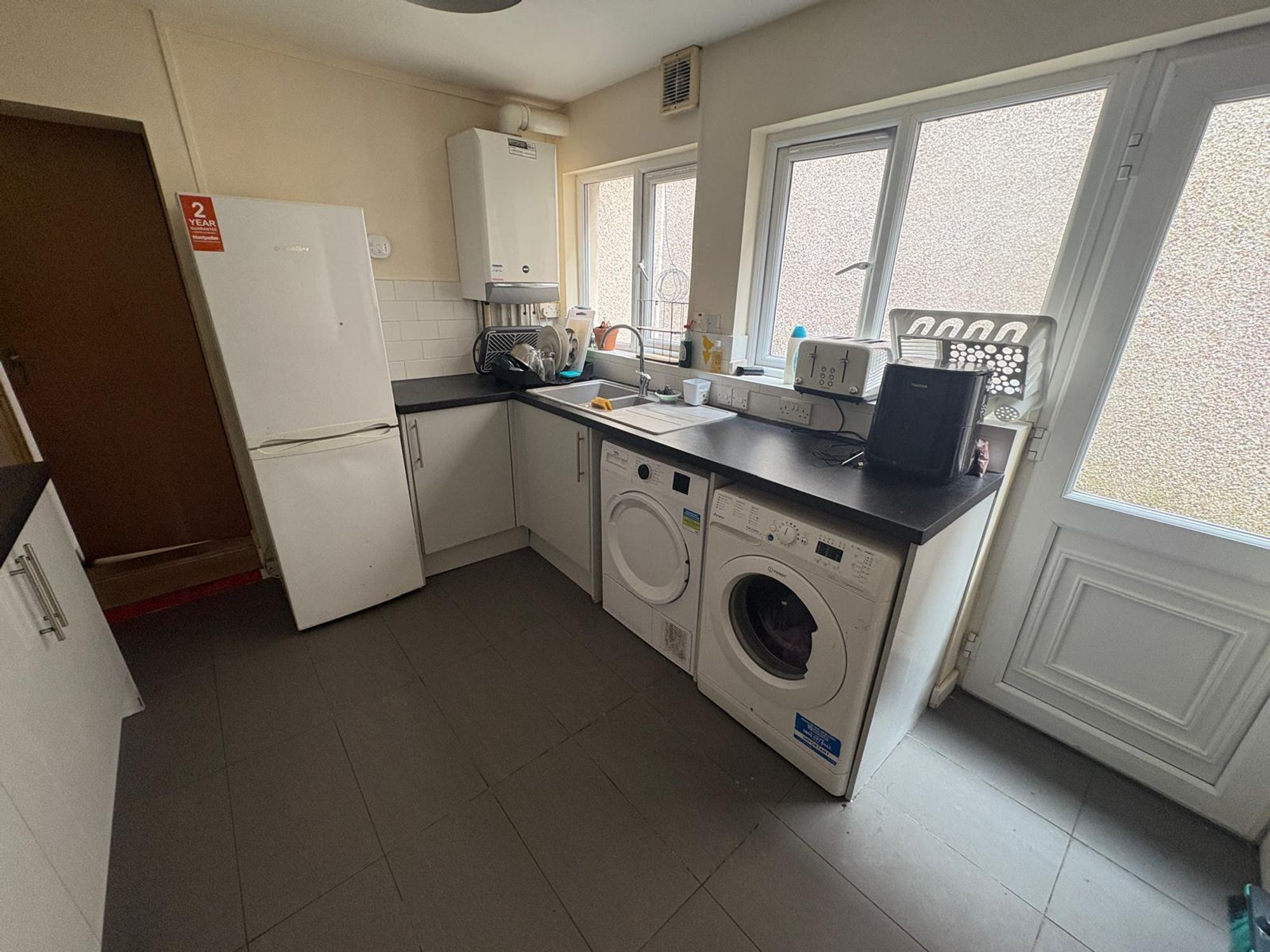 Flat Carlton Terrace in Swansea