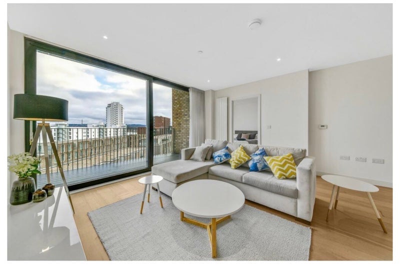 Room Royal Crest Avenue in Greater London