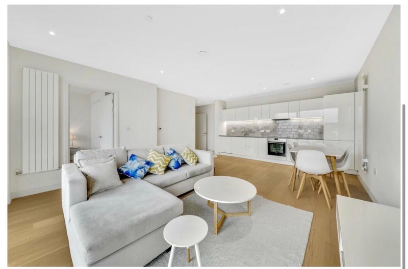 Room Royal Crest Avenue in Greater London