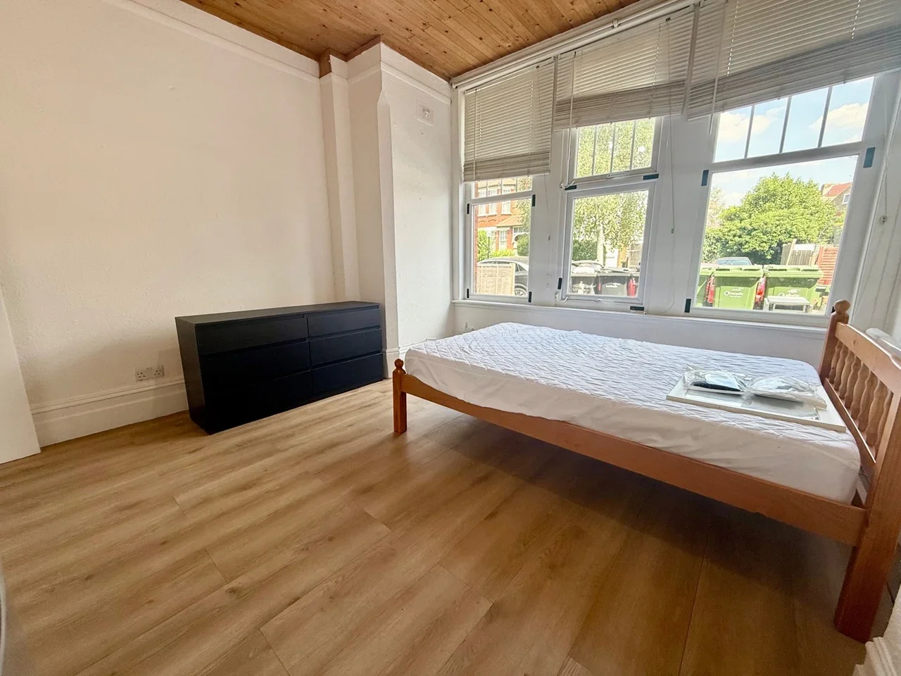 Flat Ashlake Road in Greater London