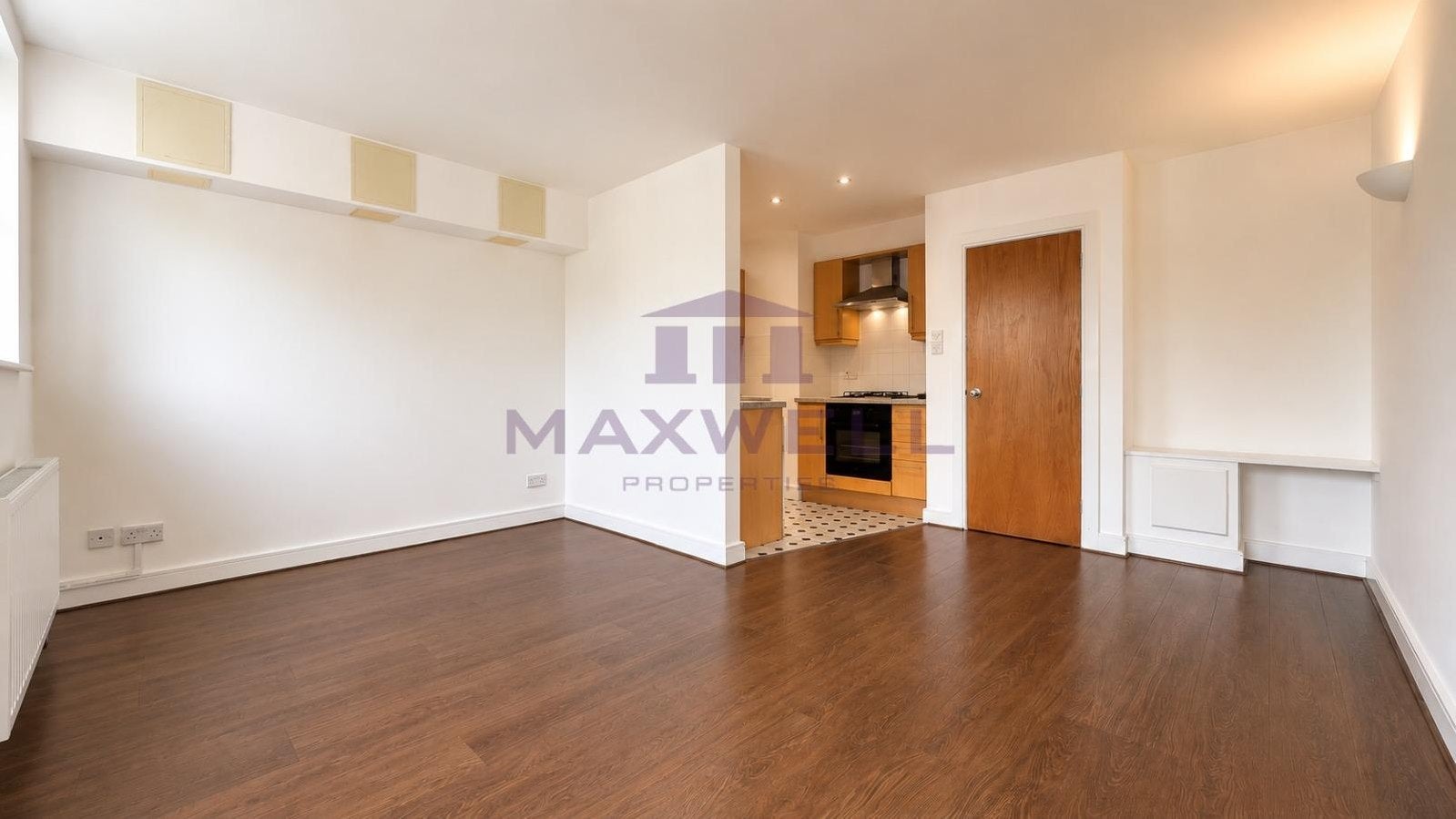 Flat Kingsbridge Court in Greater London