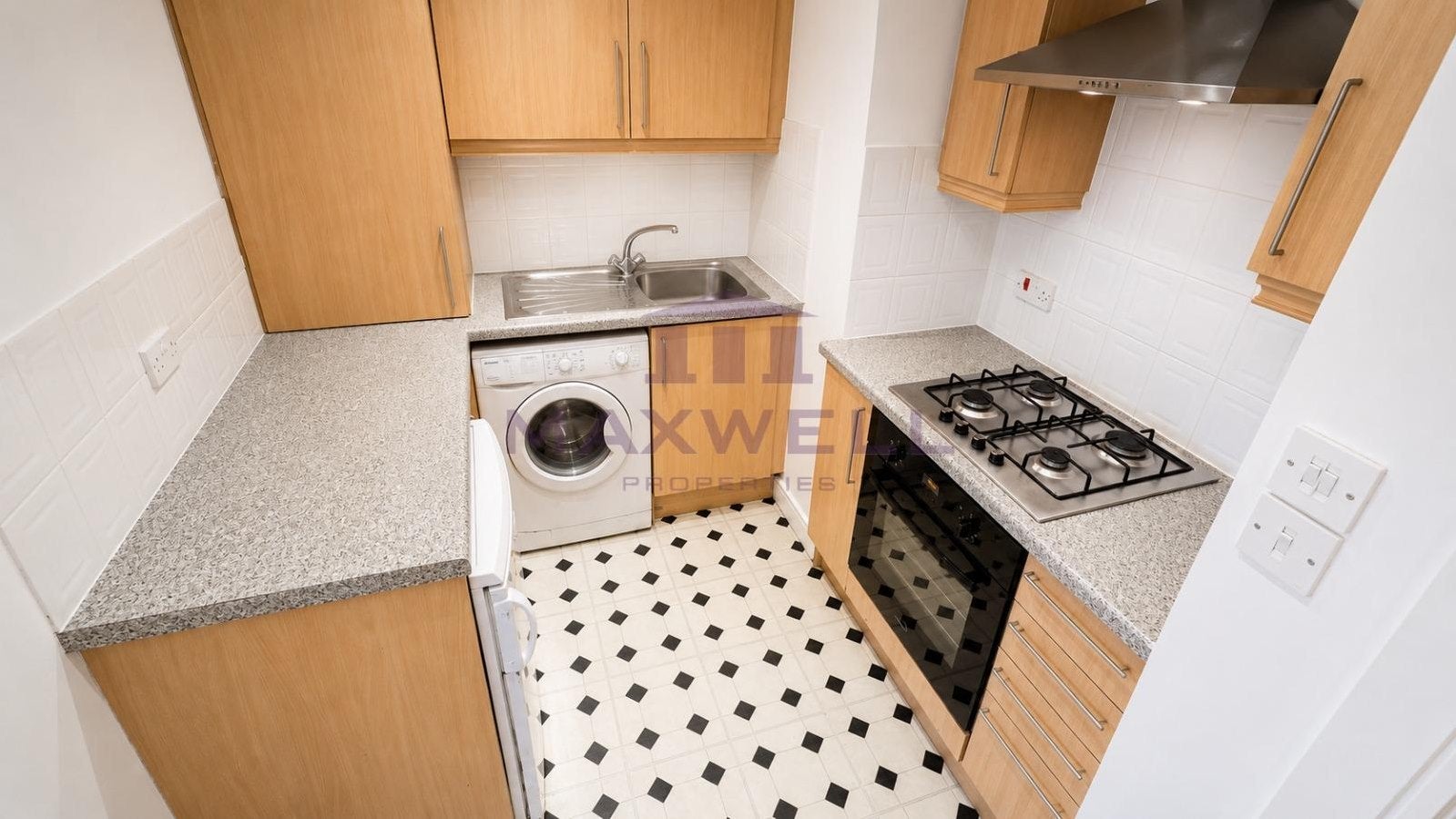 Flat Kingsbridge Court in Greater London