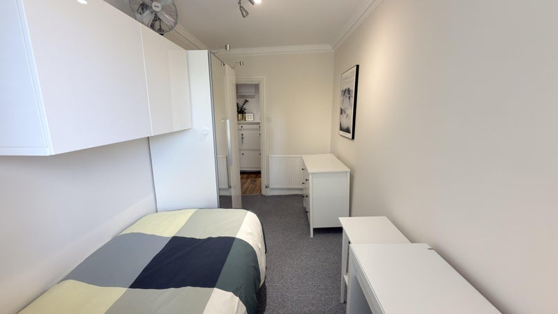 Room Elgin Avenue in City of Westminster