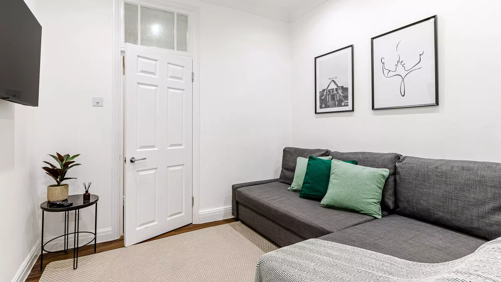Flat Nevern Road in Greater London