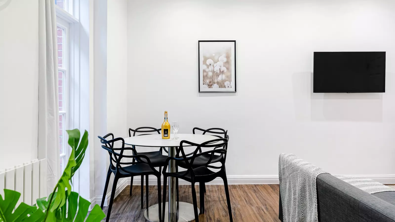 Flat Nevern Road in Greater London