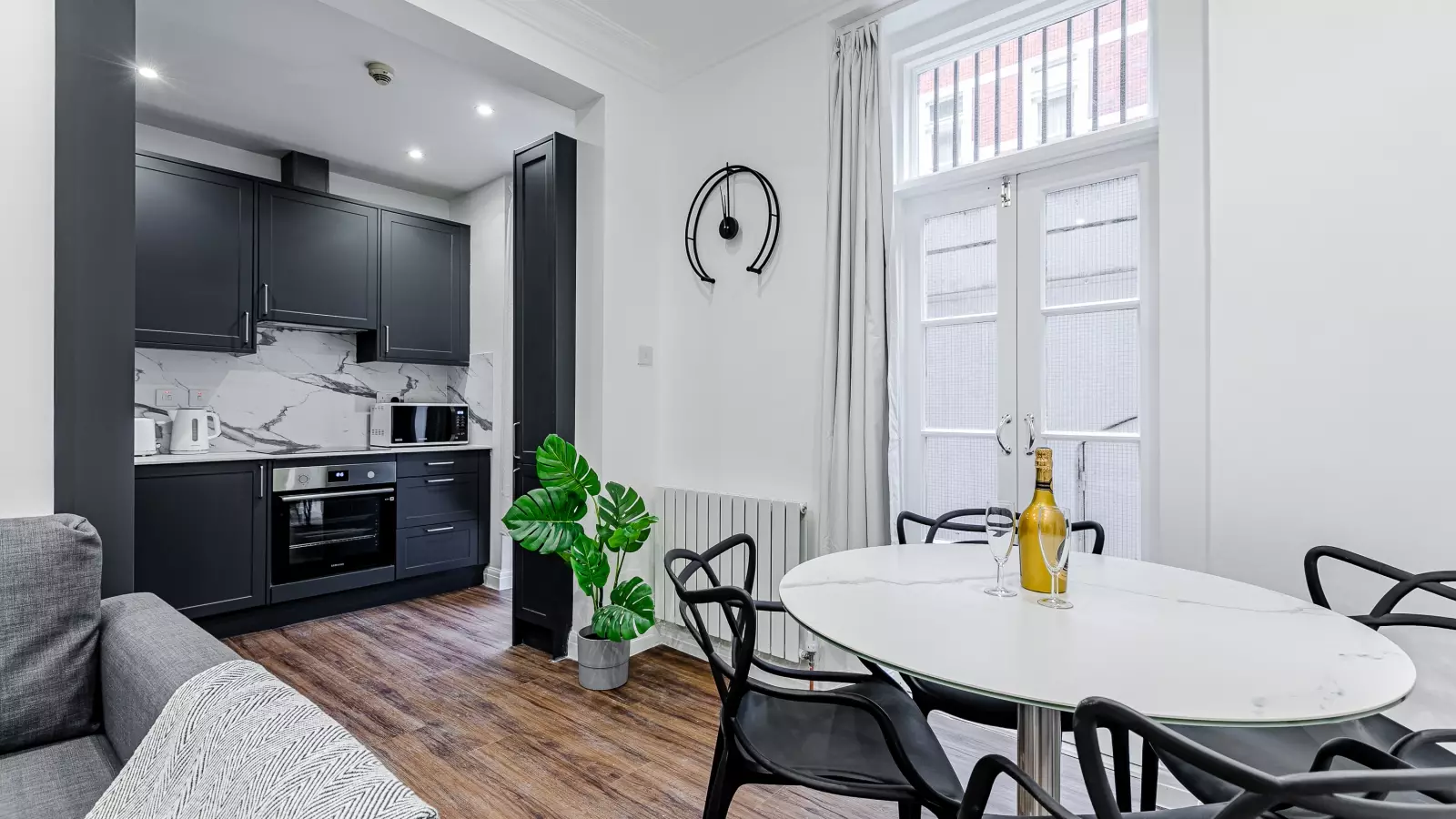 Flat Nevern Road in Greater London