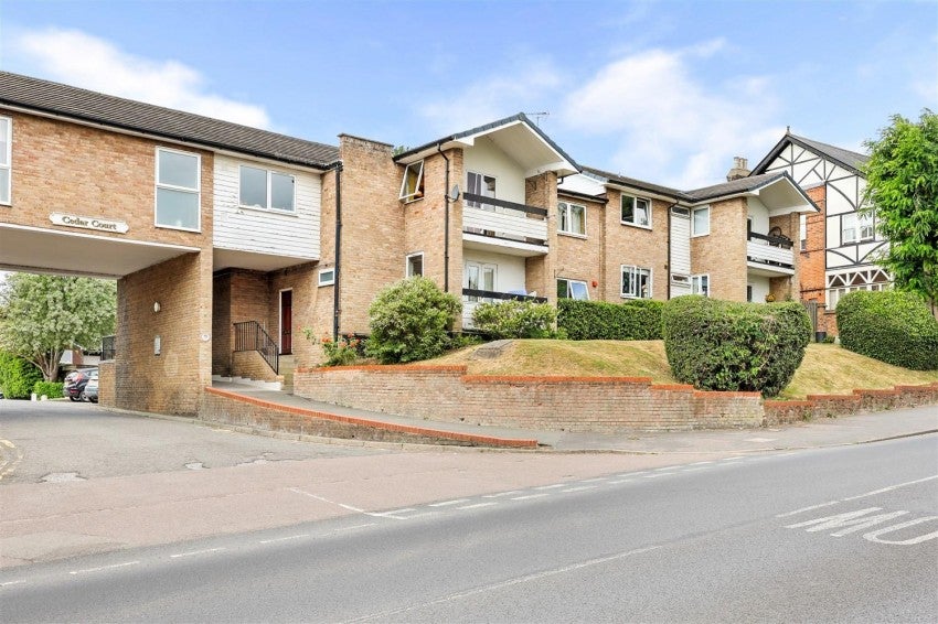 Flat Cedar Court in Epping Forest