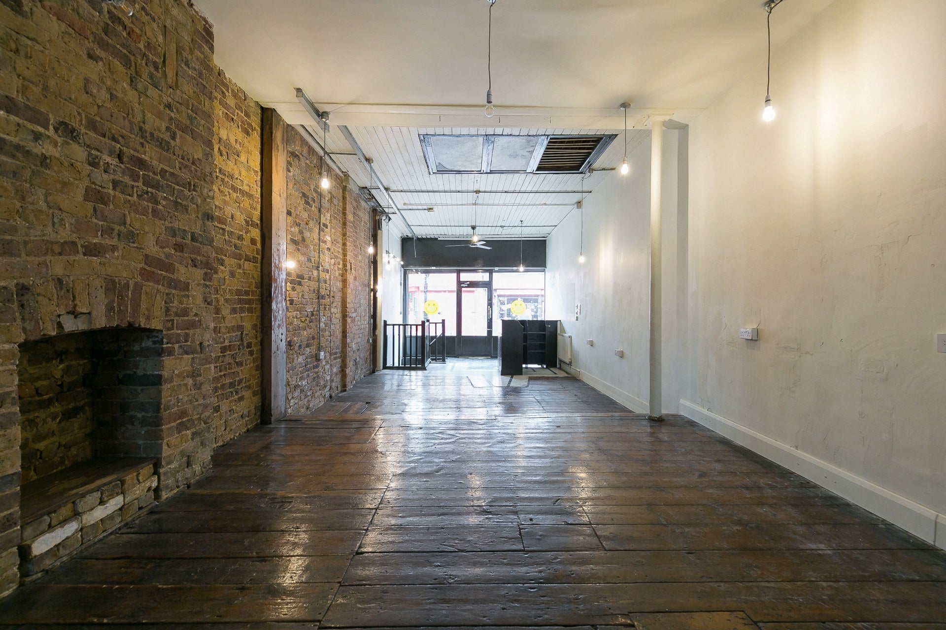 Flat Kingsland Road in Greater London