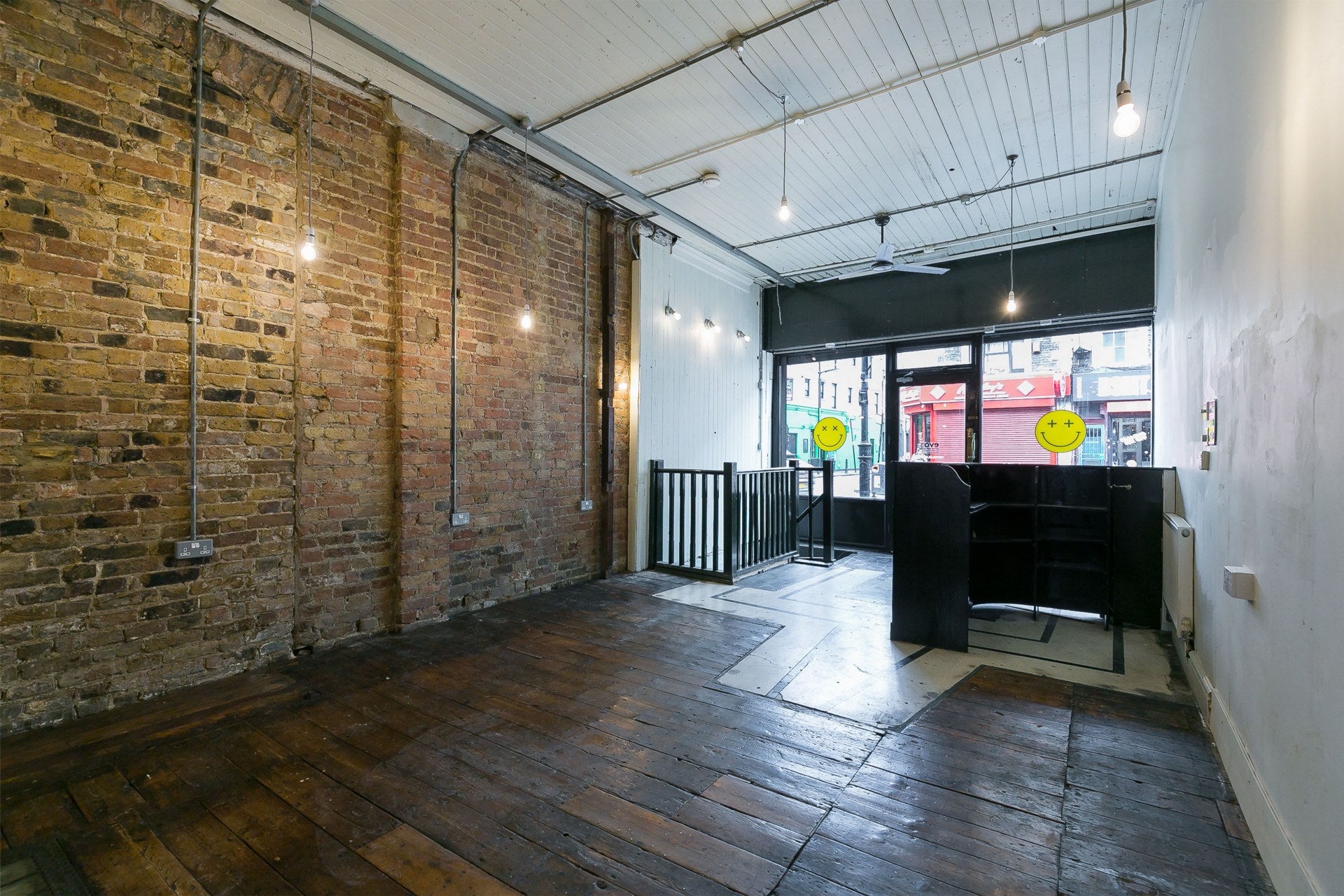Flat Kingsland Road in Greater London