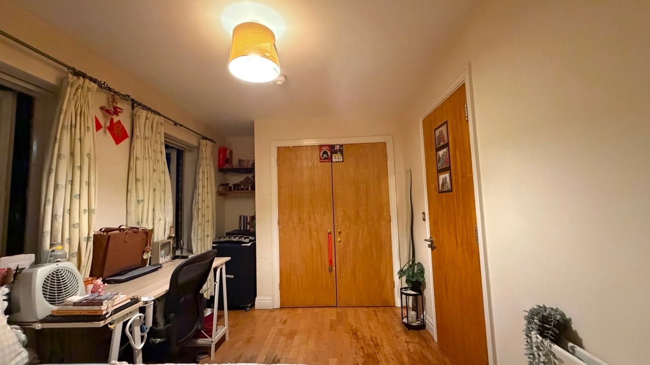 Room Saunders Ness Road in Greater London