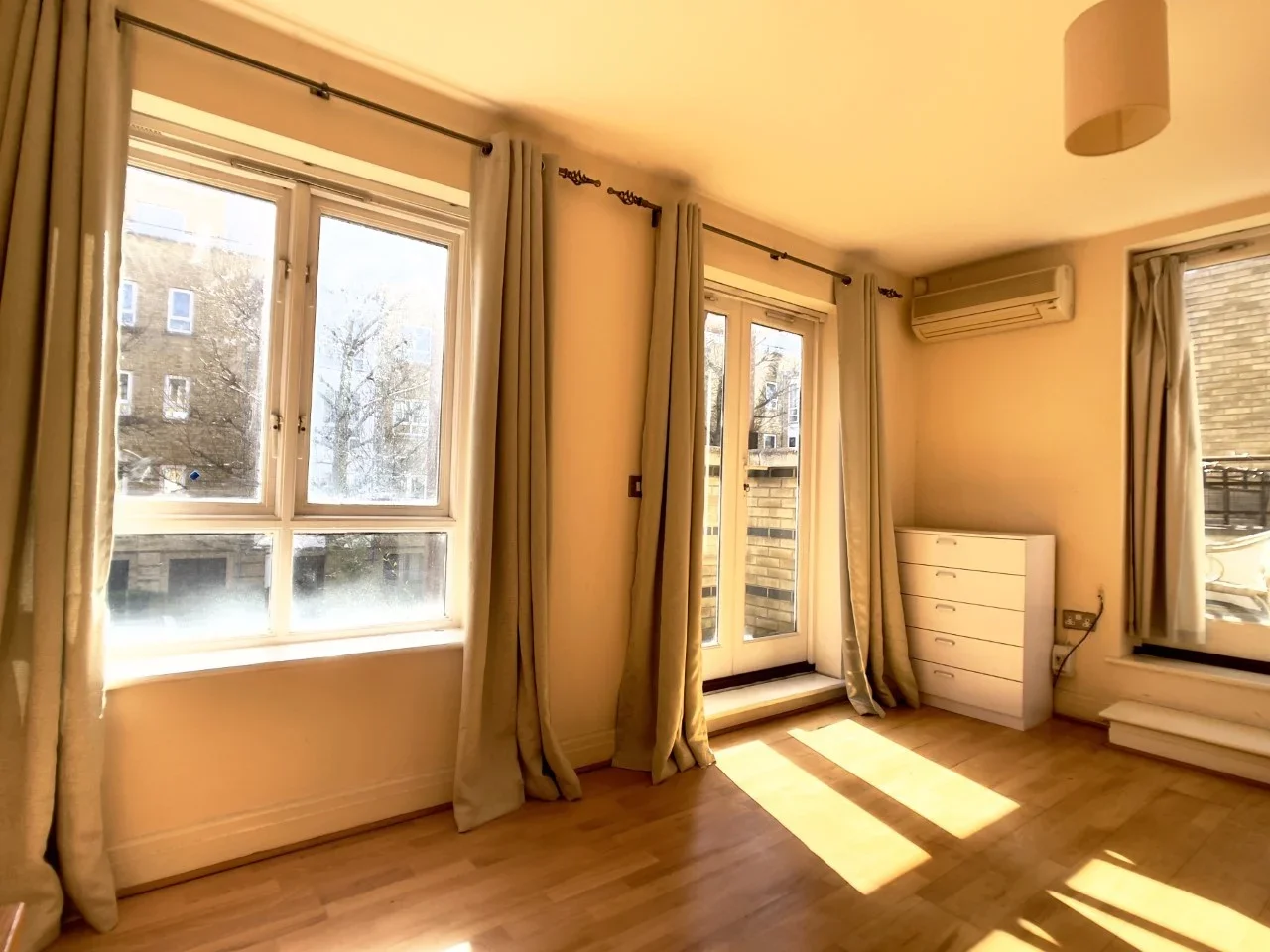 Room Saunders Ness Road in Greater London