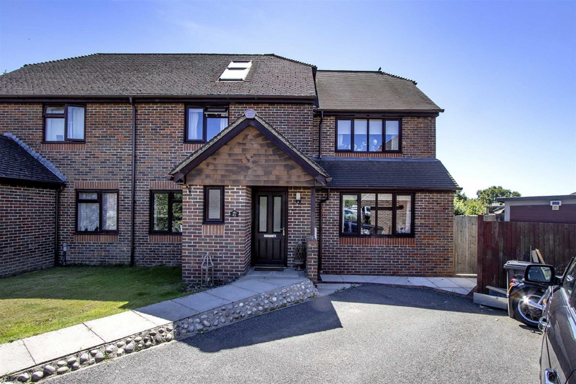 Room Adam Close in Wealden