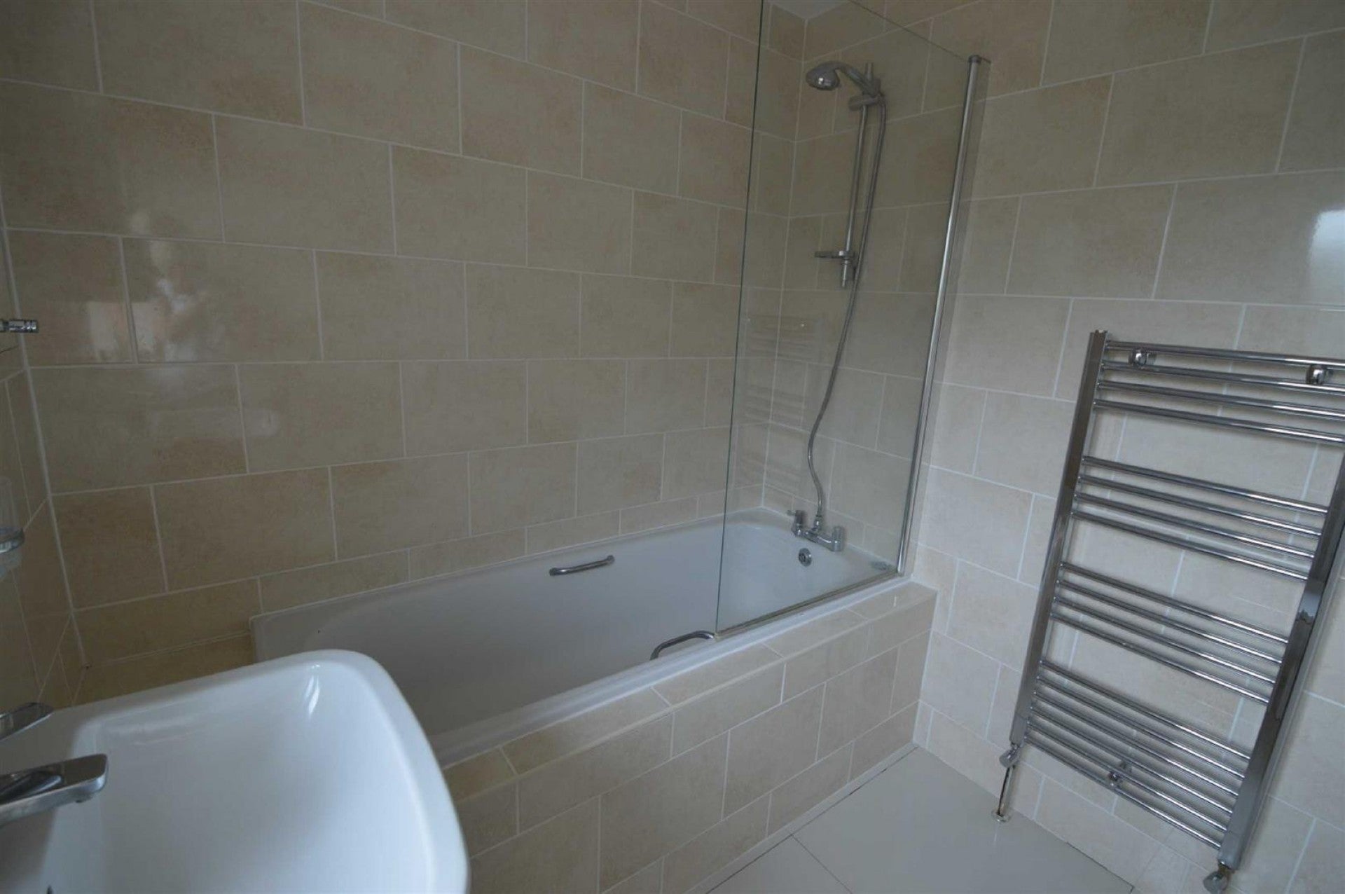 Room Adam Close in Wealden