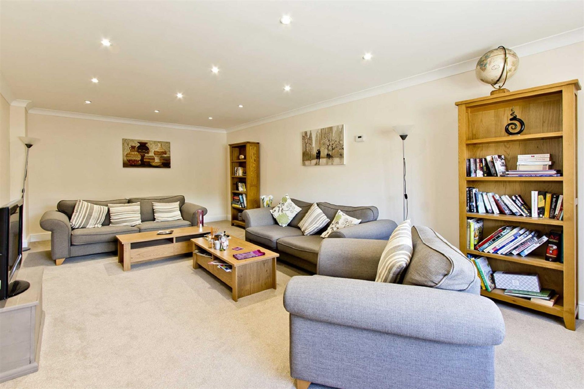 Room Adam Close in Wealden