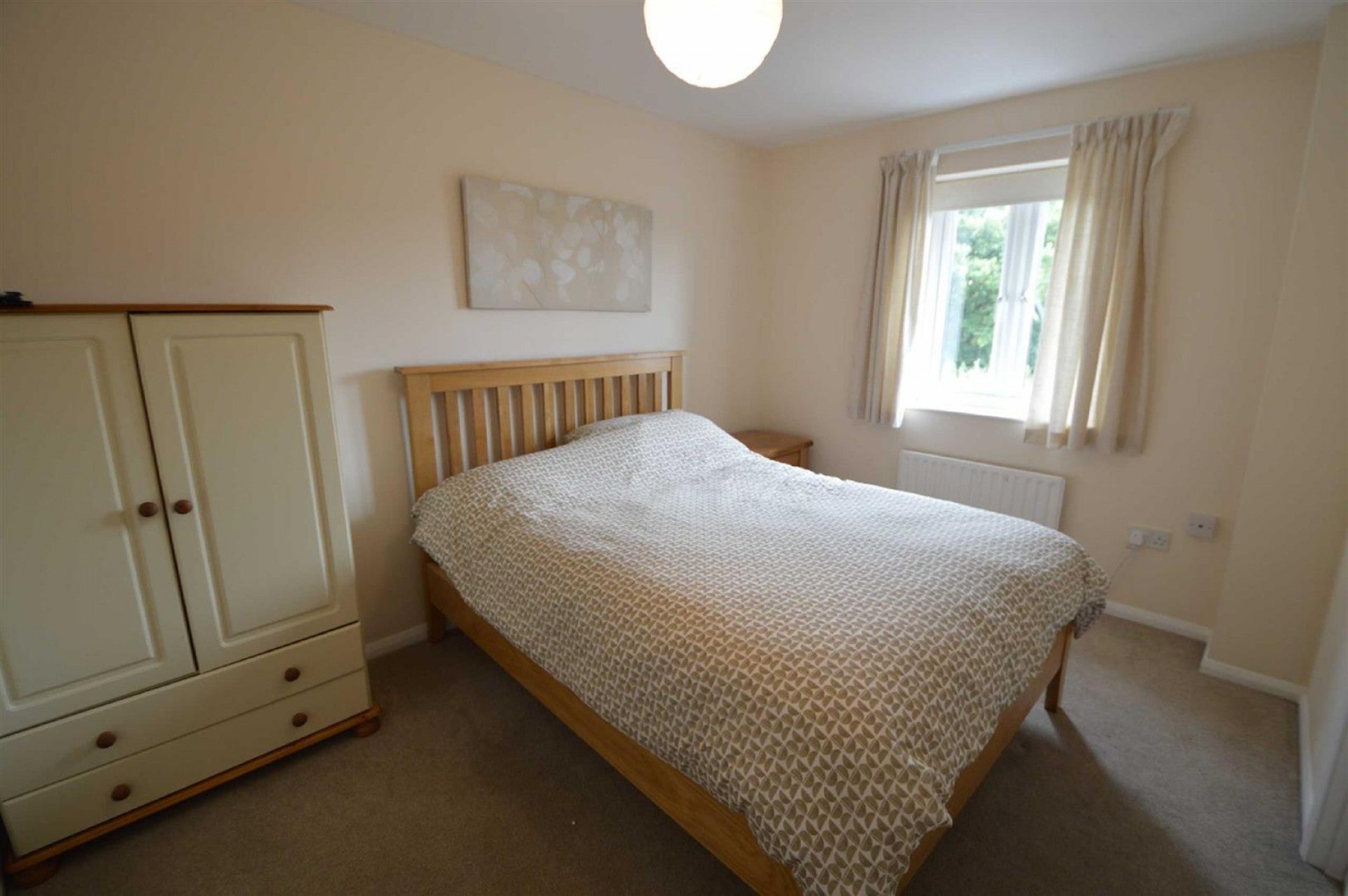 Room Adam Close in Wealden