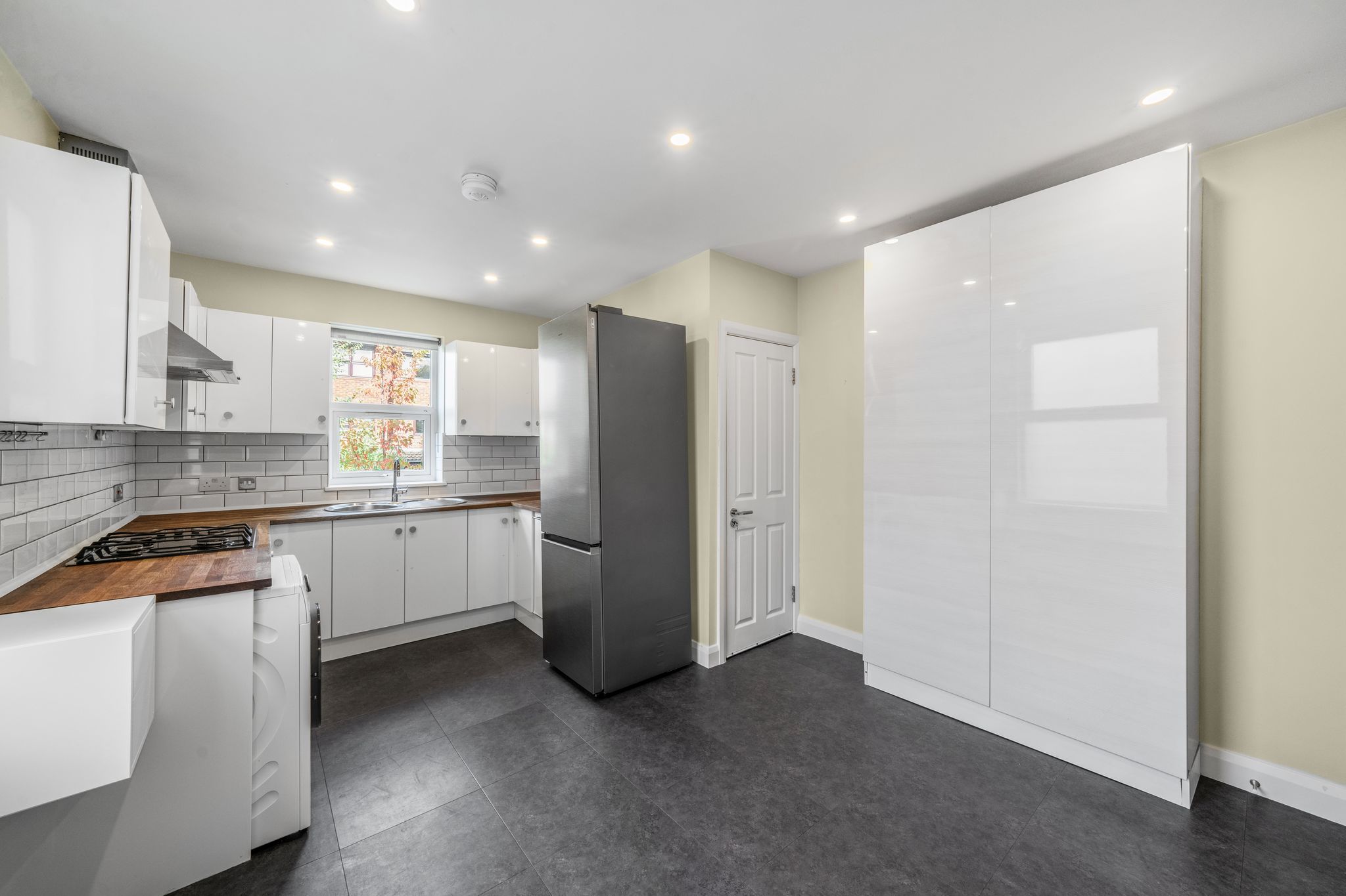 Flat Cobbold Road in Greater London