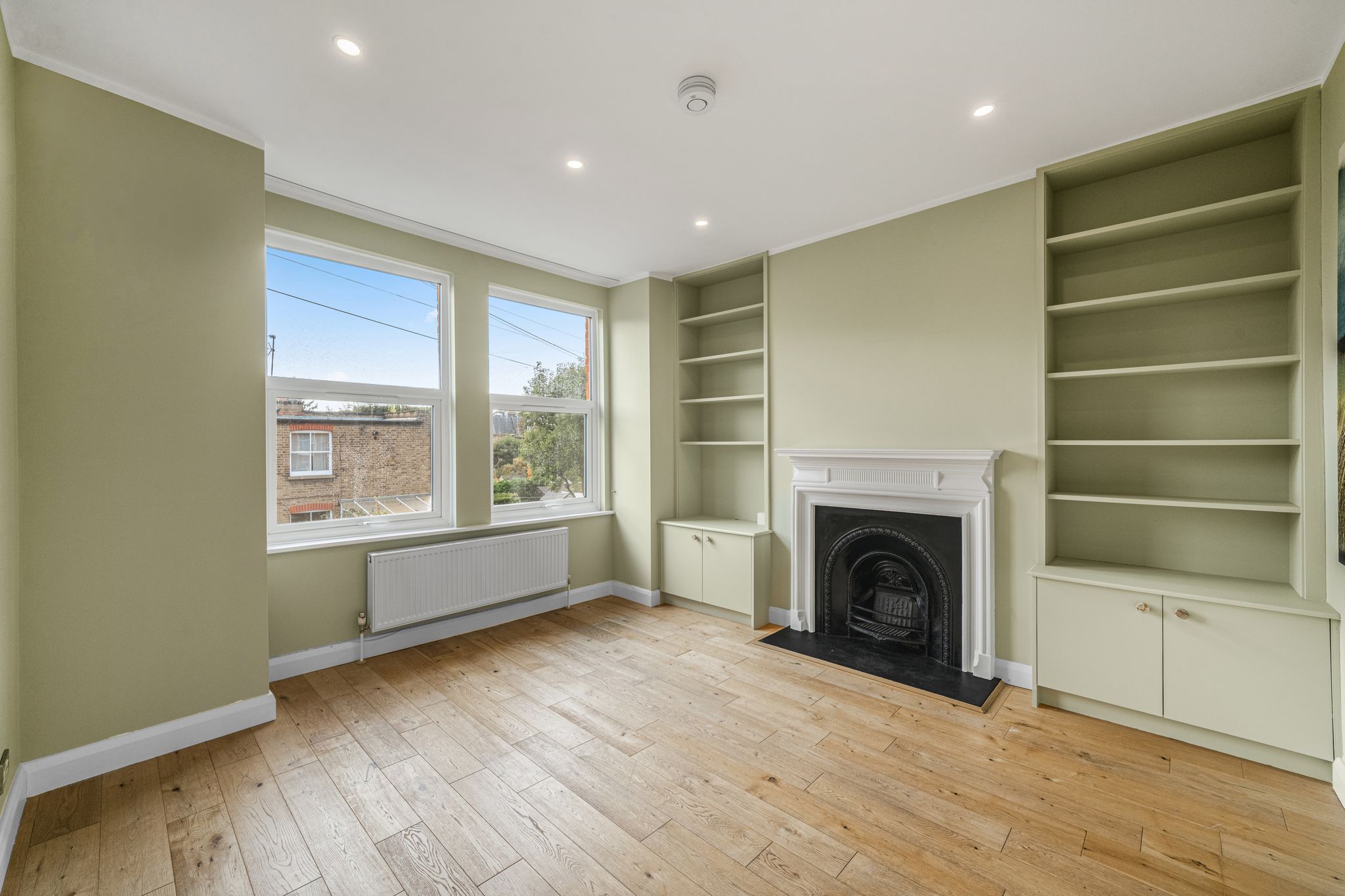 Flat Cobbold Road in Greater London