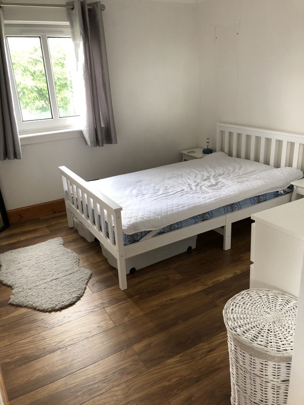 Flat Drum Brae Gardens in City of Edinburgh