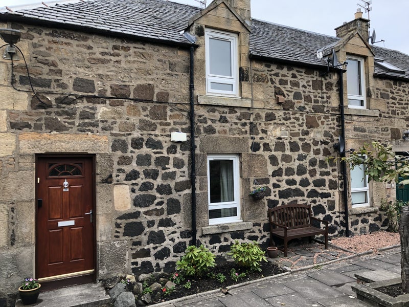 Flat Drum Brae Gardens in City of Edinburgh