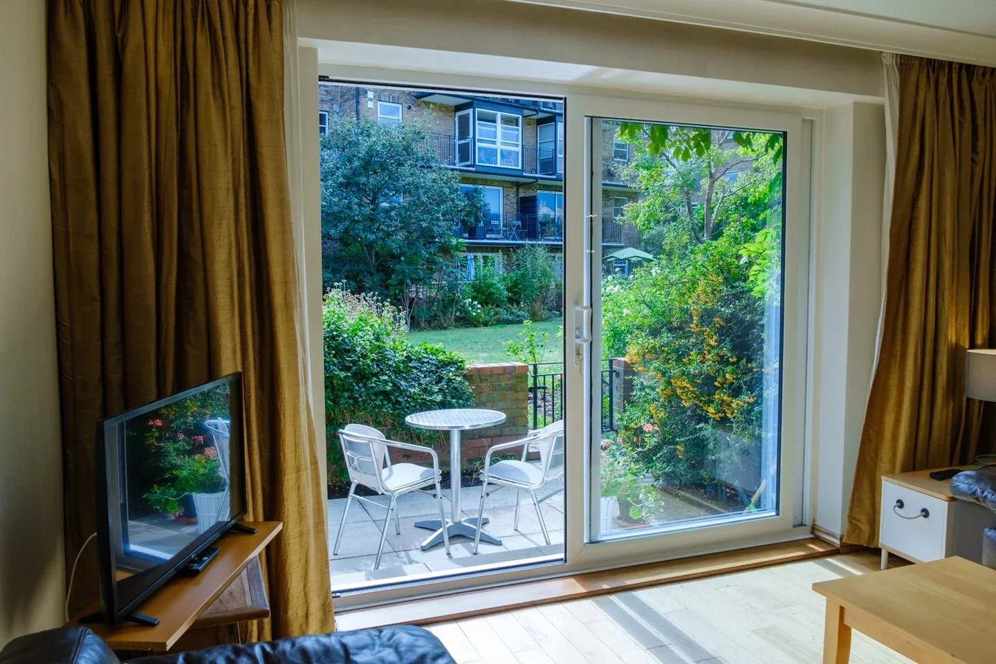 Flat Thorney Crescent in Greater London