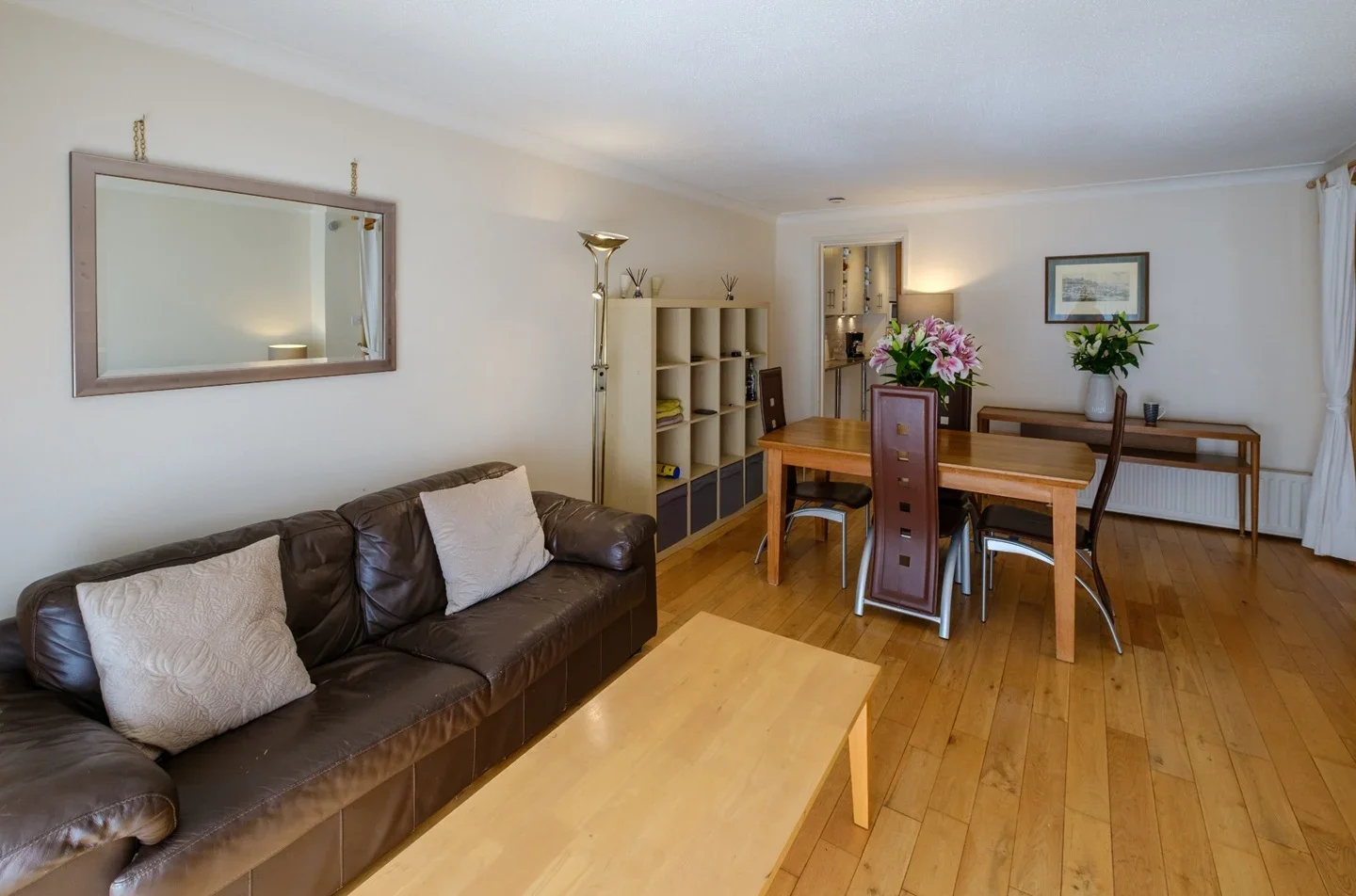 Flat Thorney Crescent in Greater London