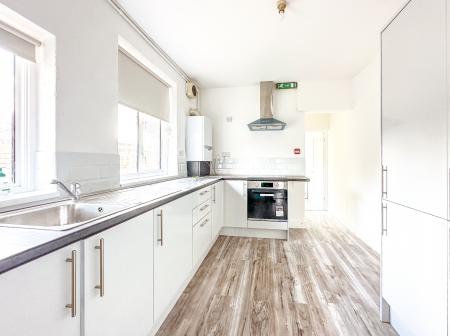 Room Leavesden Road in Watford