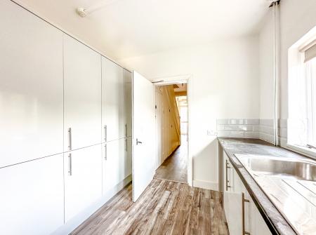 Room Leavesden Road in Watford