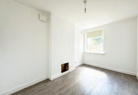Room Leavesden Road in Watford