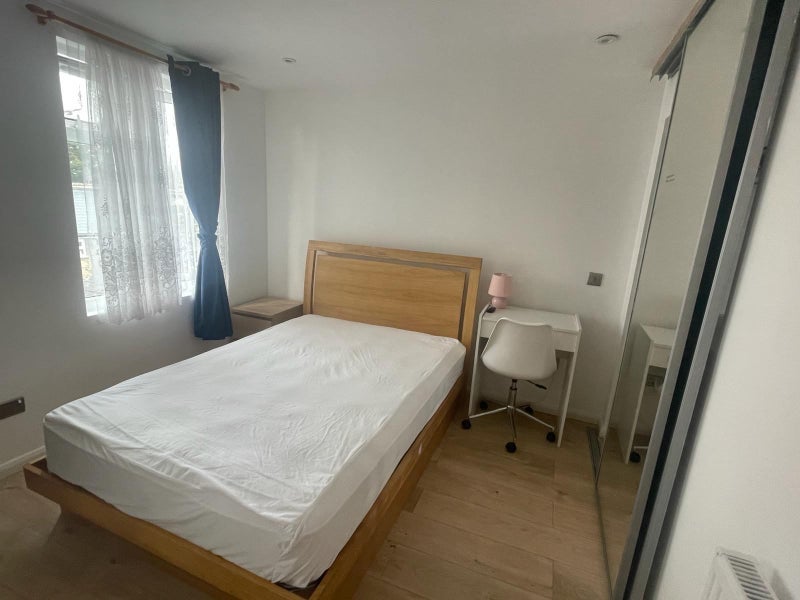 Room Alexandra Street in Greater London