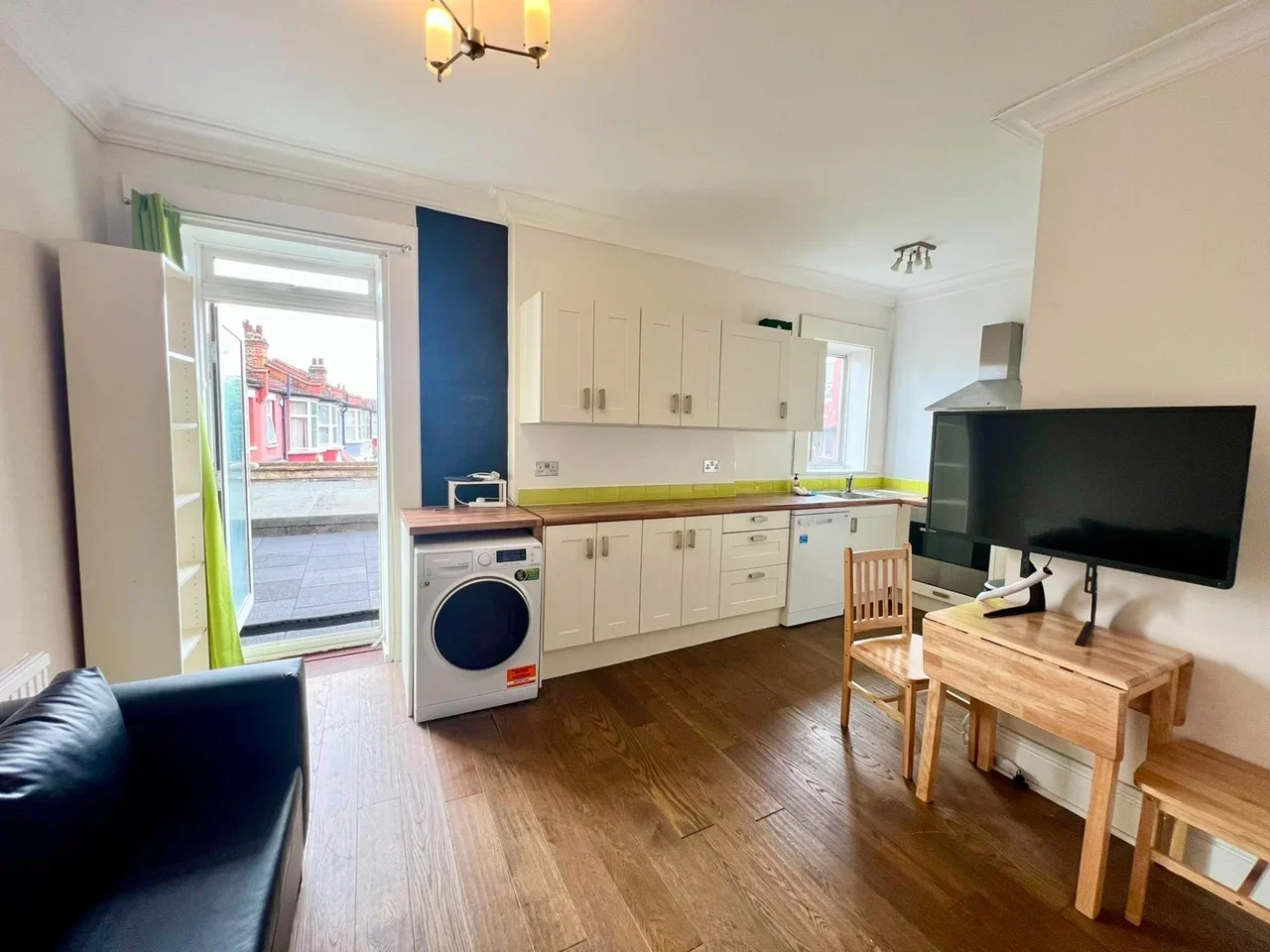 Room Long Lane in Greater London