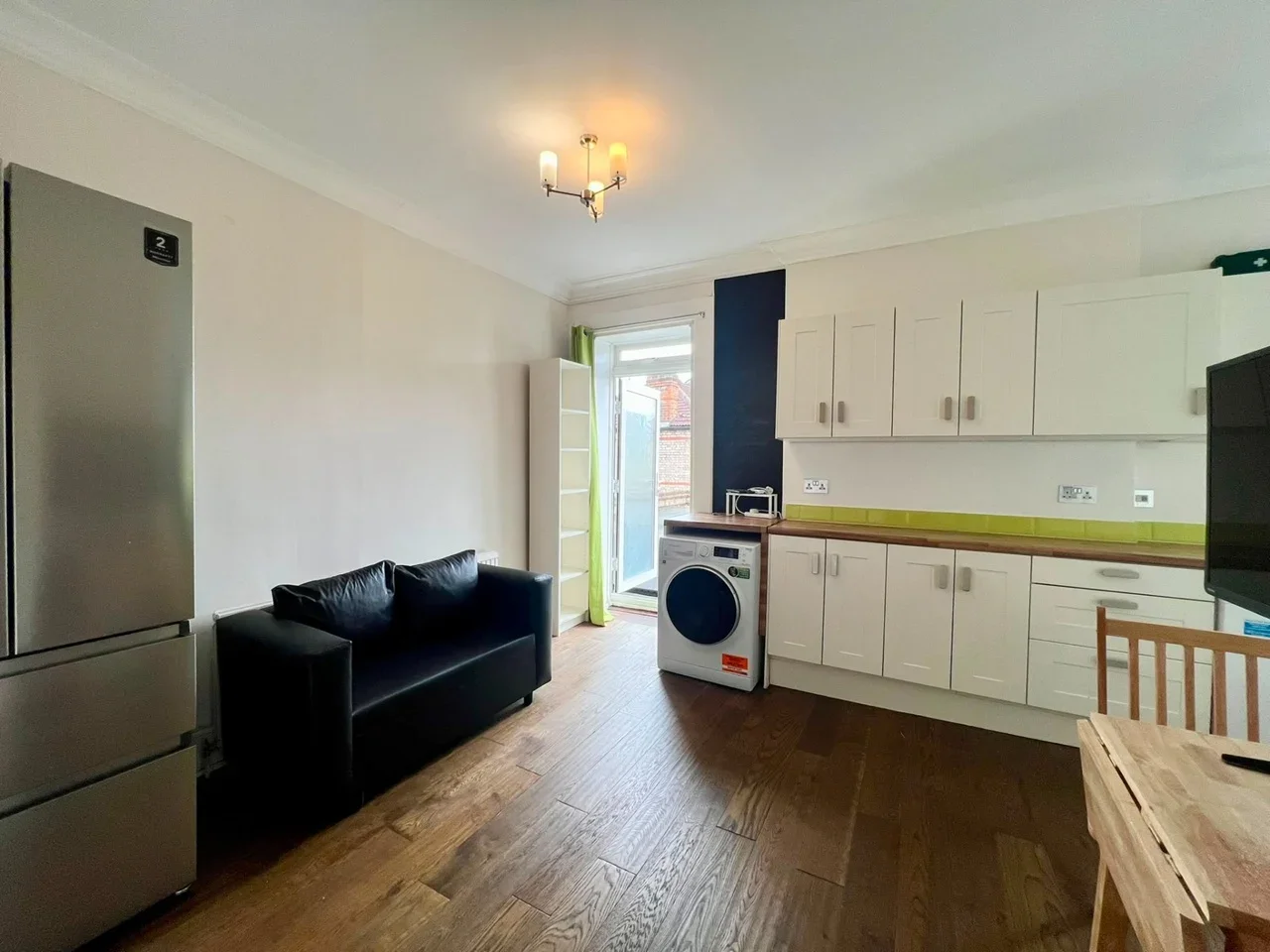 Room Long Lane in Greater London