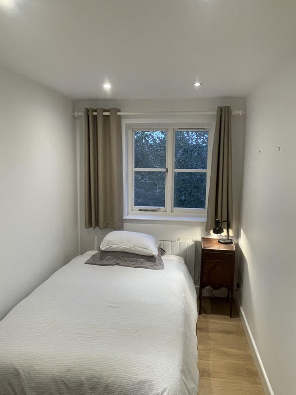 Room Seagrave Road in Greater London