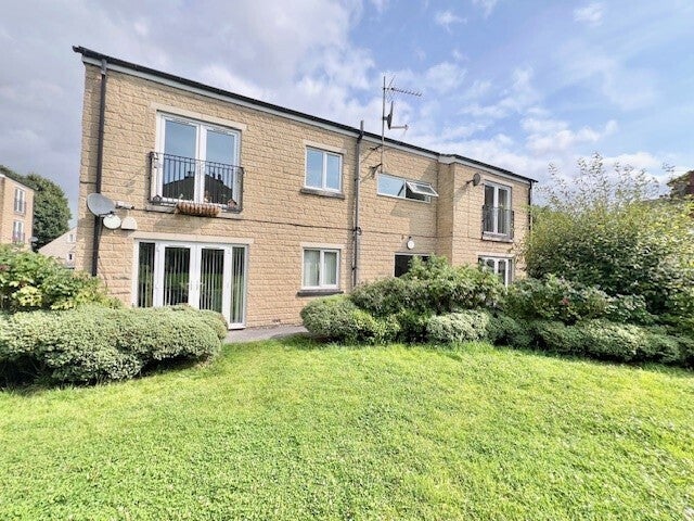 Flat Regency Gardens in Calderdale
