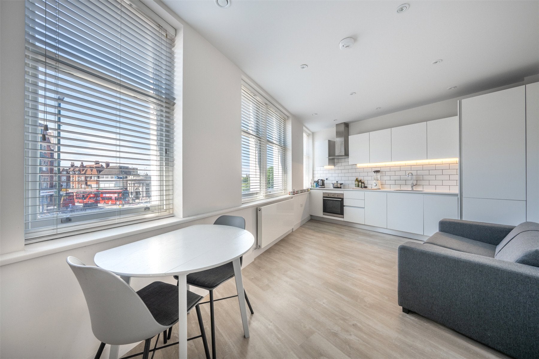Flat Finchley Road in Greater London